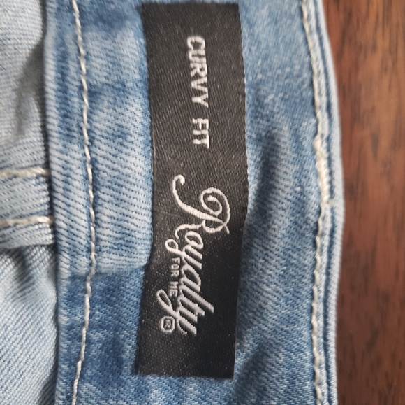 Women Light Wash Cuffed Shorts - Picture 2 of 4